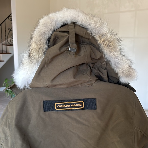 Canada Goose NWT Men’s Langford Heritage Parka Size M In Military Green w Fur - Picture 10 of 10